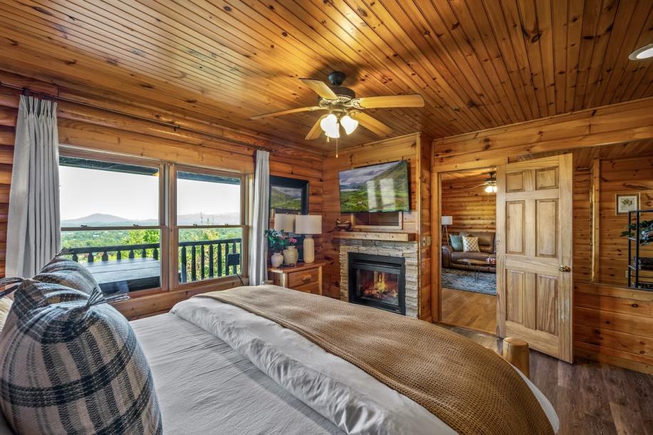 Entire cabin in Pigeon Forge, Tennessee 2 guests1 bedroom1 bed1 bath-5