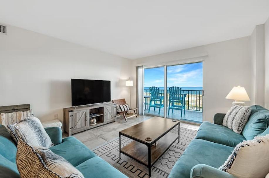 Entire condo in Gulf Shores, Alabama 6 guests2 bedrooms3 beds2 baths-13