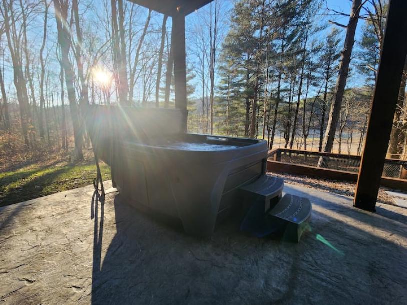 Entire cabin in Laurelville, Ohio 2 guests1 bedroom1 bed1 bath-4