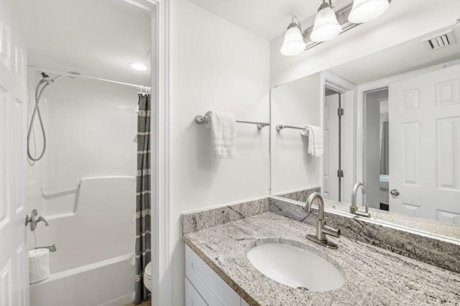 Entire condo in Gulf Shores, Alabama 6 guests2 bedrooms3 beds2 baths-2