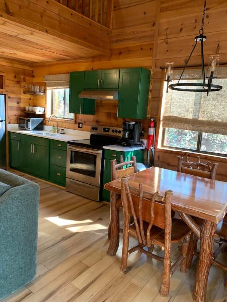 Entire cabin in Sautee Nacoochee, Georgia 4 guests2 bedrooms2 beds2 baths-10