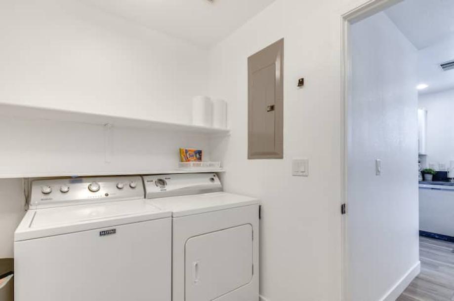 Entire townhouse in Page, Arizona 6 guests2 bedrooms3 beds2.5 baths-2