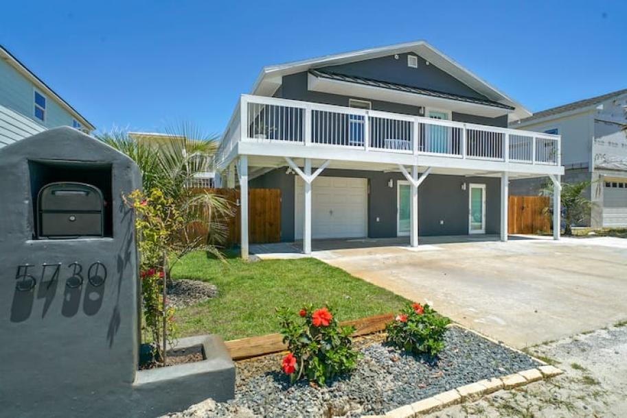Luxurious Oceanfront Home-5