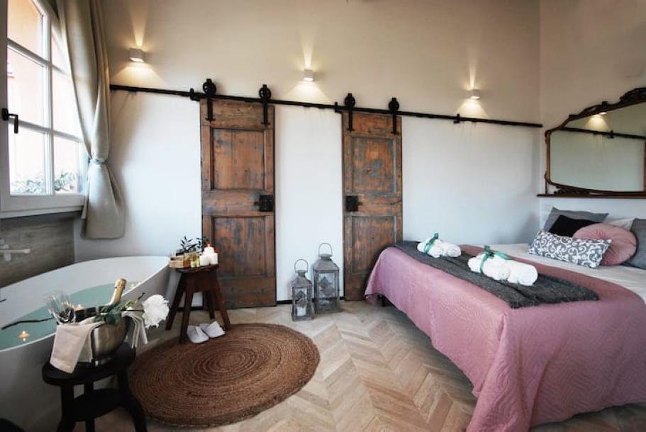 Entire home in Fiesole, Italy 2 guestsStudio1 bed1 bath-12