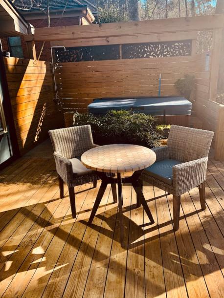 Treehouse in West Columbia, South Carolina 2 guests1 bedroom1 bed1 bath-2