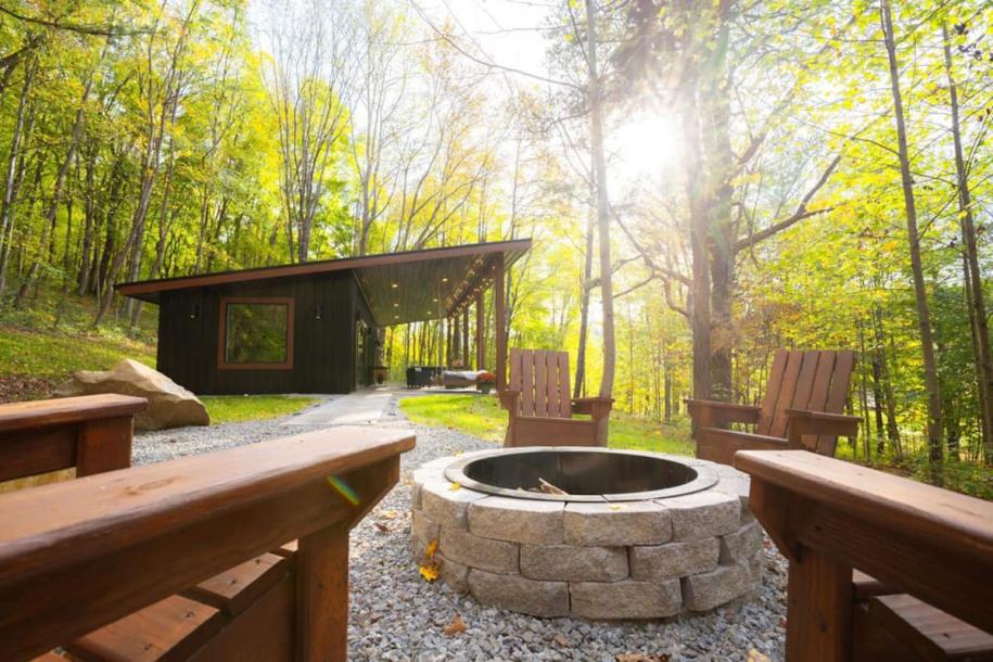 Entire cabin in Laurelville, Ohio 2 guests1 bedroom1 bed1 bath-8