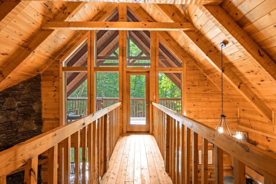 Entire cabin in Sevierville, Tennessee 5 guests2 bedrooms3 beds2 baths-2