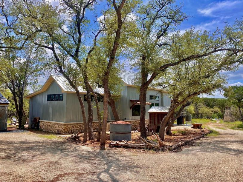 Entire cabin in Wimberley, Texas 4 guests2 bedrooms2 beds1 bath-16