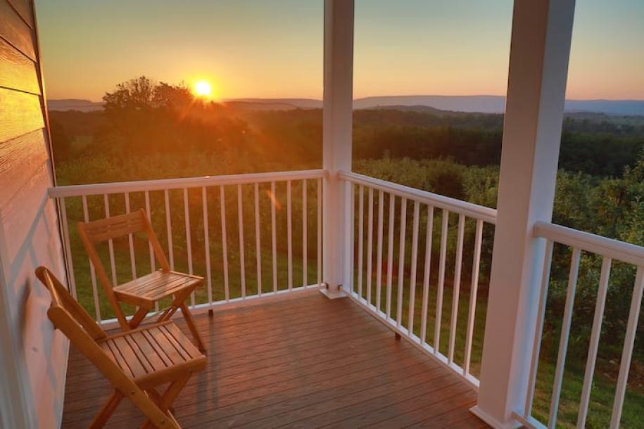 Entire cottage in Timberville, Virginia 2 guests1 bedroom1 bed1 bath-14