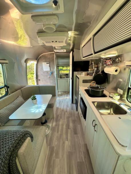 Camper/RV in Half Moon Bay, California 2 guests1 bedroom2 beds1 bath-16