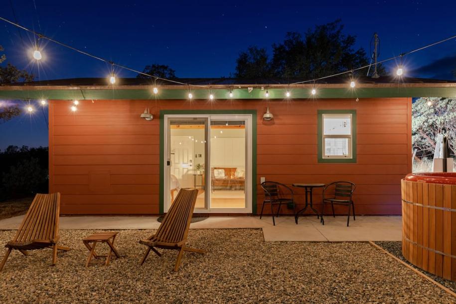 Entire cabin in Ahwahnee, California 3 guests1 bedroom1 bed1 bath-3