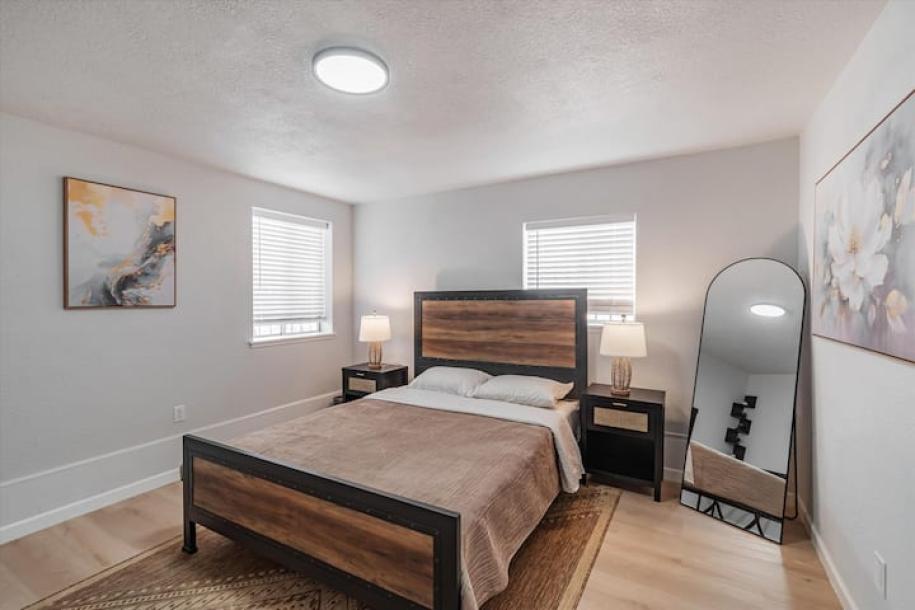 Entire home in Daly City, California 4 guests1 bedroom1 bed1 bath-4