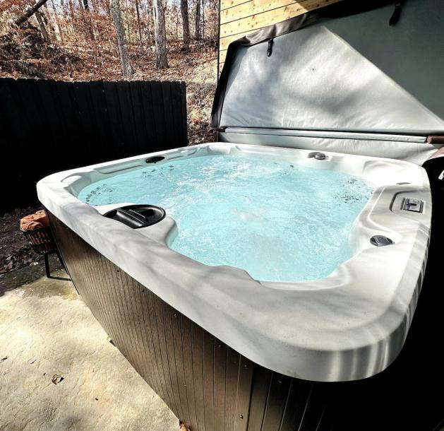 Entire cabin in Walker County, Georgia 4 guests1 bedroom1 bed1 bath-2