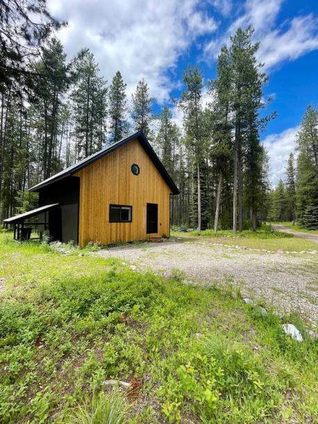 Entire cabin in Columbia Falls, Montana 6 guests2 bedrooms3 beds1 bath-15