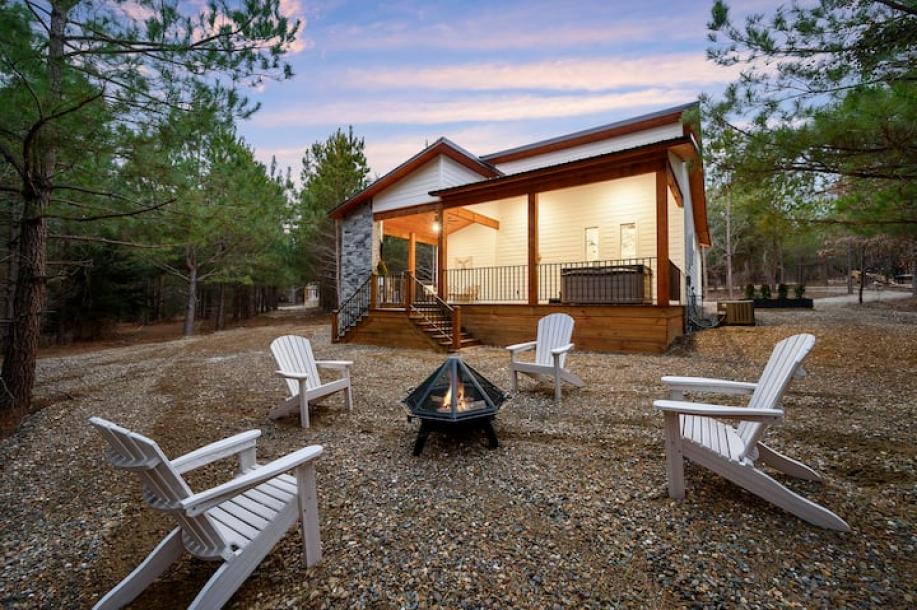 Entire cabin in Broken Bow, Oklahoma 3 guests1 bedroom1 bed1 bath-5