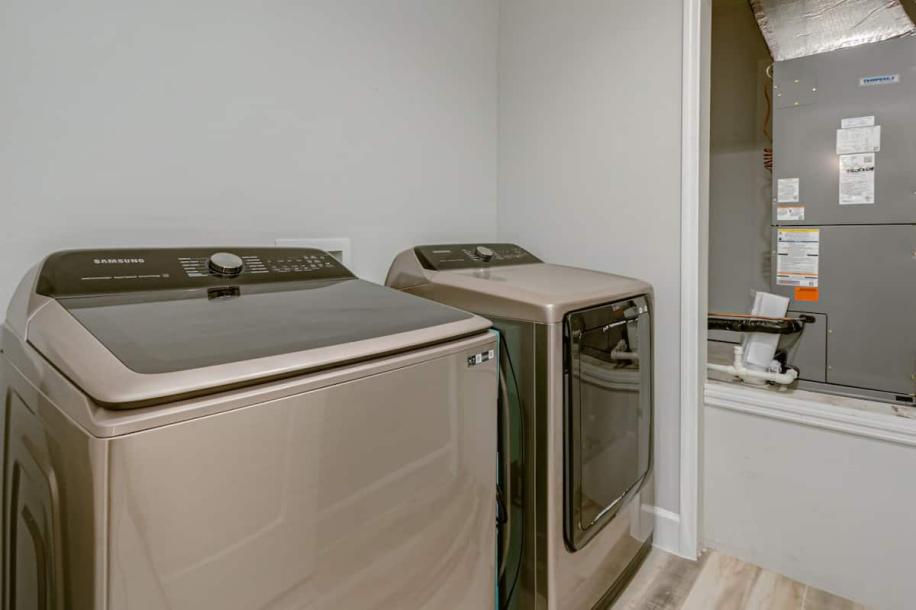All new, lovely, spacious 3bd/2bth unit sleeps 8!-14