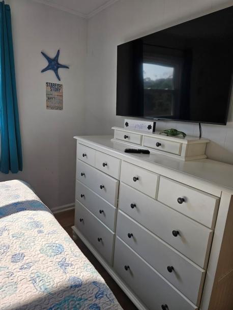 Entire cottage in Oak Island, North Carolina 5 guests3 bedrooms3 beds1.5 baths-11