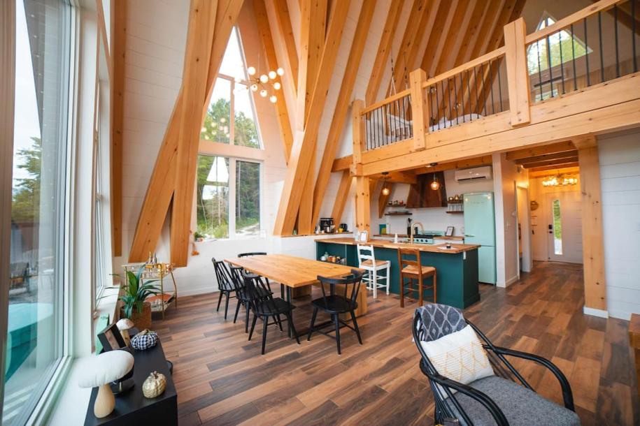 Entire cabin in French River, Canada 6 guests2 bedrooms4 beds1 bath-13
