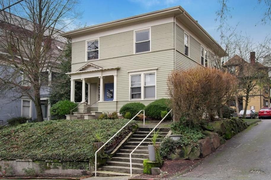 Entire rental unit in Seattle, Washington 2 guestsStudio1 bed1 bath-0