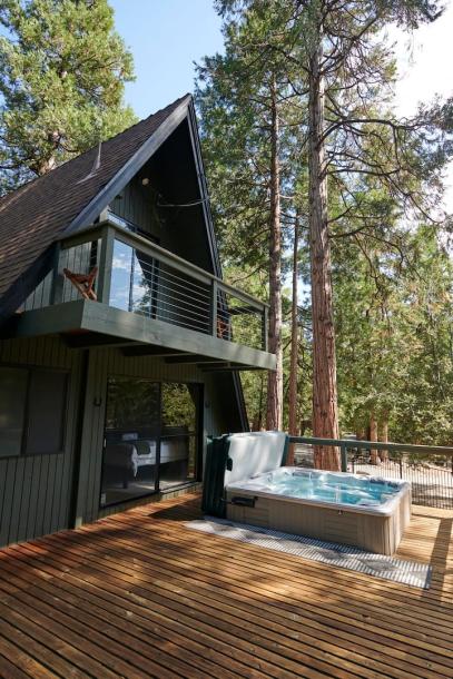 Entire cabin in Idyllwild-Pine Cove, California 4 guests2 bedrooms3 beds1 bath-3