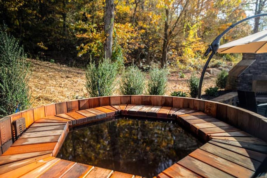 Lakeside | Hot/Cold Tub, Fireplaces, EV Charger-6