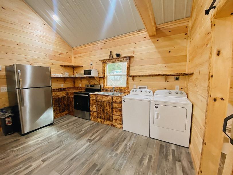 Entire cabin in Mckee, Kentucky 6 guests2 bedrooms4 beds1 bath-12