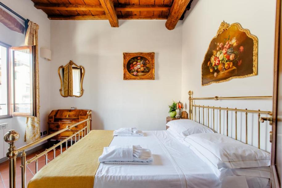 Entire rental unit in Florence, Italy 4 guests1 bedroom2 beds1 bath-12