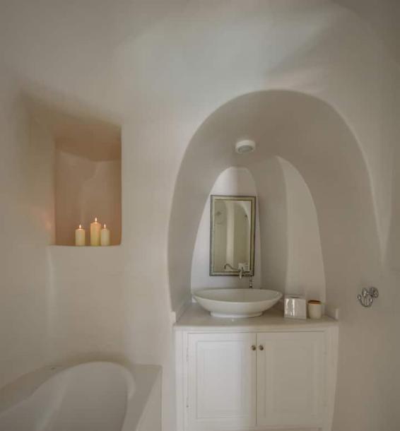 Cave in Thira, Greece 4 guests2 bedrooms3 beds2 baths-5