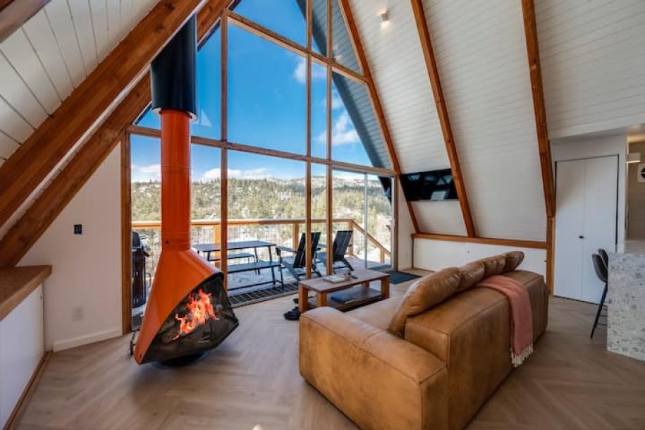 Entire cabin in Arrowbear Lake, California 5 guests2 bedrooms2 beds1 bath-11