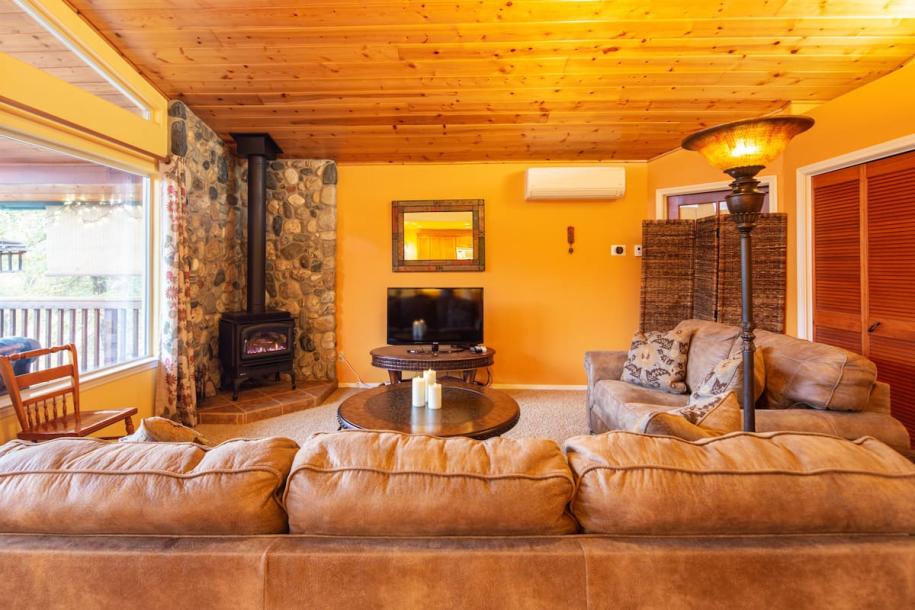 Entire chalet in Three Rivers, California 2 guests1 bedroom1 bed1 bath-10