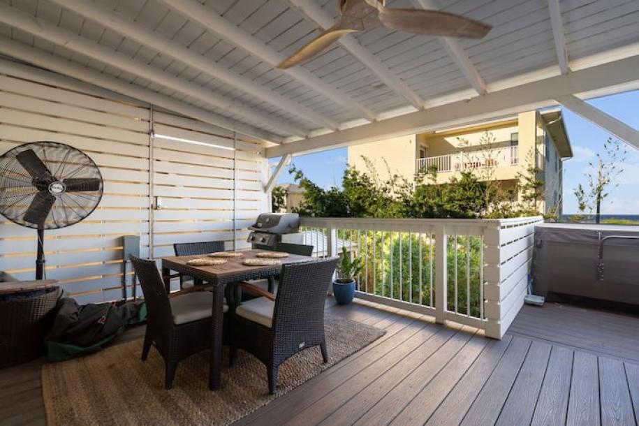 Luxurious Oceanfront Home-7