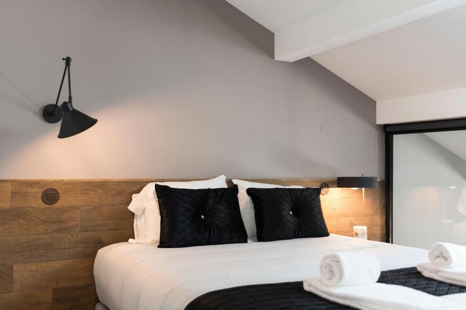 Entire rental unit in Porto, Portugal 4 guests1 bedroom2 beds2 baths-8