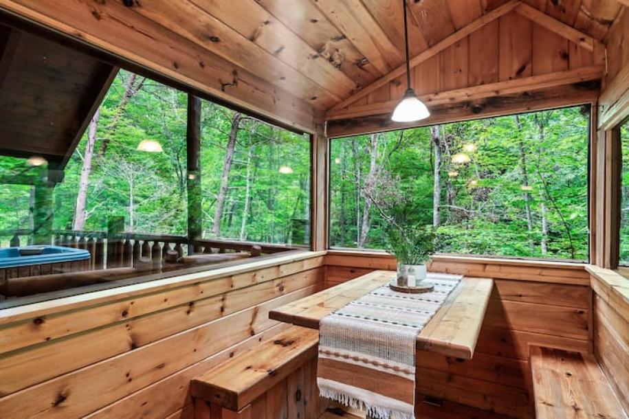 Entire cabin in Sevierville, Tennessee 4 guests1 bedroom2 beds1 bath-11