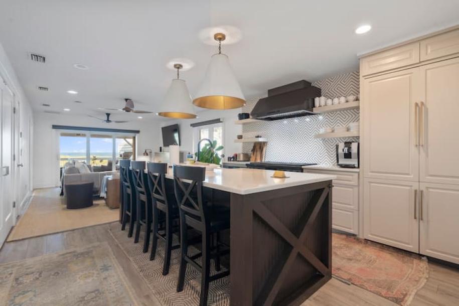 Luxurious Oceanfront Home-4