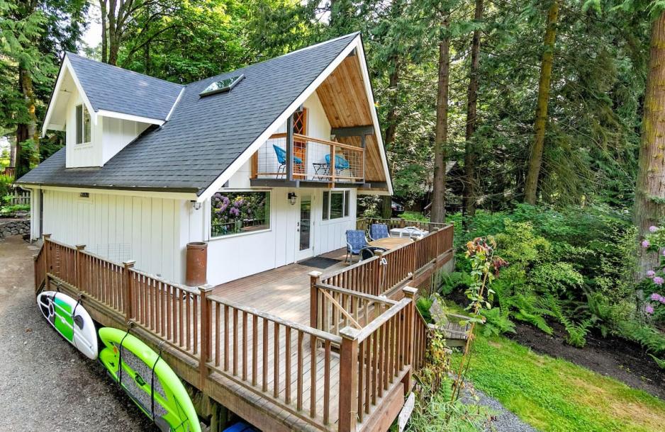 Entire chalet in Hansville, Washington 4 guests2 bedrooms2 beds2 baths-0