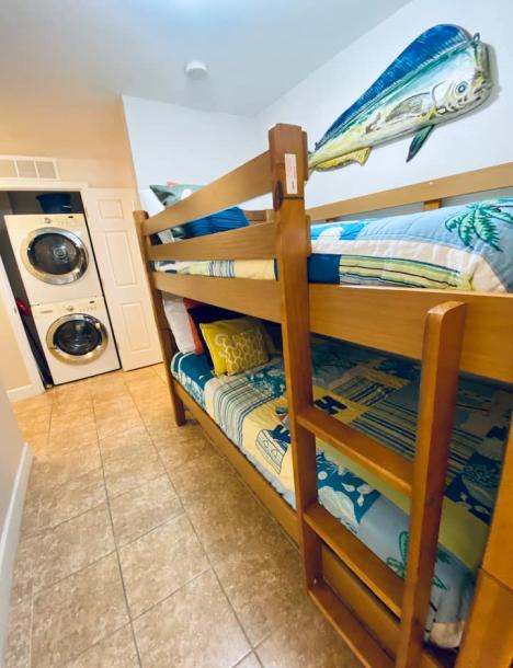 Entire condo in Panama City Beach, Florida 6 guests2 bedrooms2 beds3 baths-7