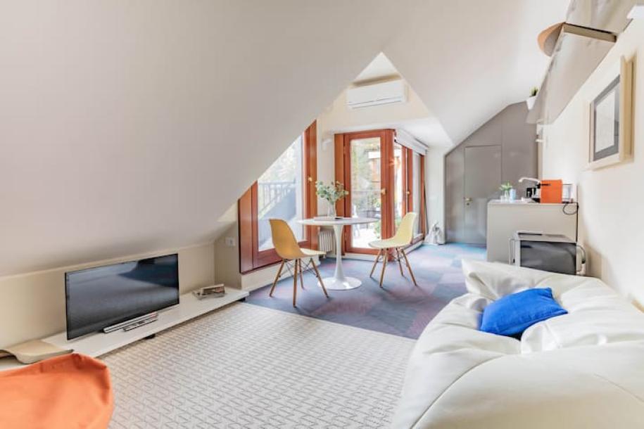 Entire rental unit in Milano, Italy 2 guests1 bedroom1 bed1 bath-14