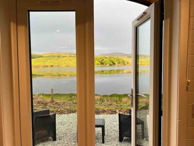 Entire place in Skeabost Bridge, United Kingdom 2 guests1 bedroom1 bed1 bath-5