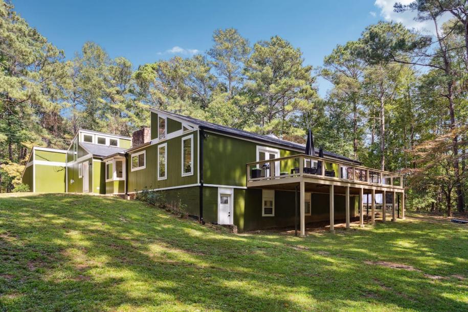 Entire home in Stonecrest, Georgia 10 guests4 bedrooms6 beds2.5 baths-1