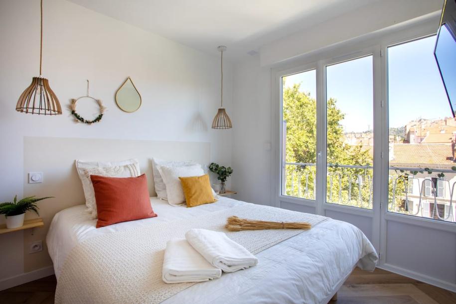 Entire rental unit in Cannes, France 4 guests1 bedroom2 beds1 bath-0