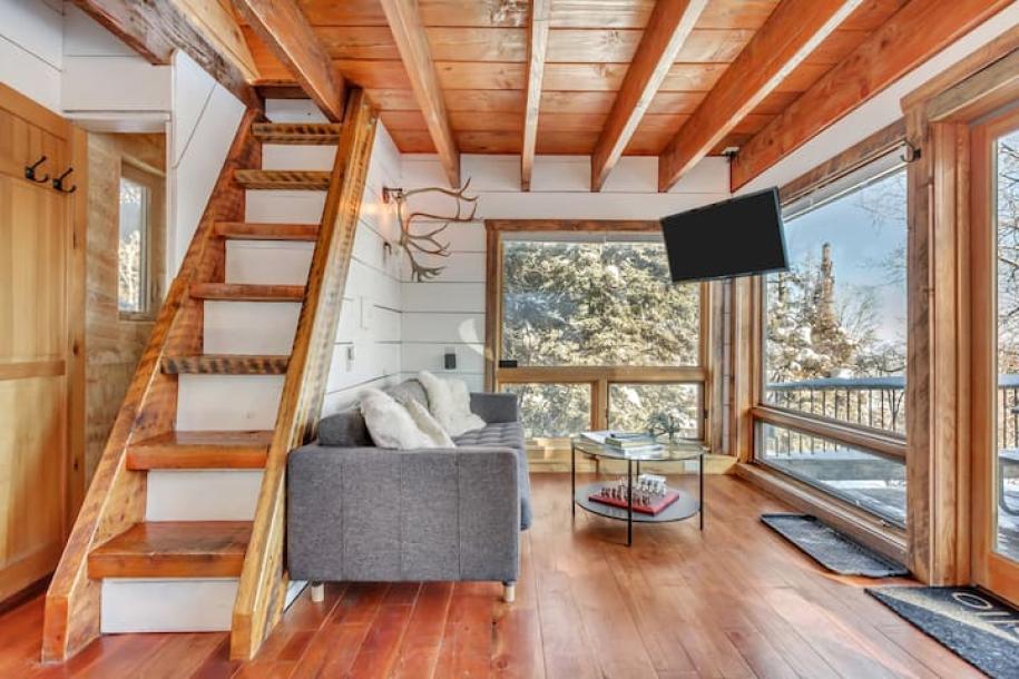 Treehouse in Park City, Utah 2 guests1 bedroom1 bed1 bath-10