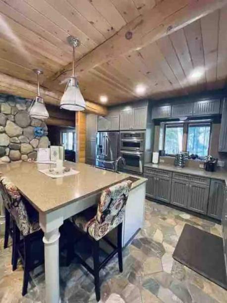 Entire chalet in Gouldsboro, Maine 6 guests1 bedroom3 beds2 baths-4