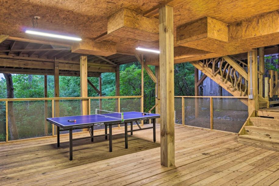 Entire cabin in Brevard, North Carolina 4 guests2 bedrooms3 beds1 bath-6