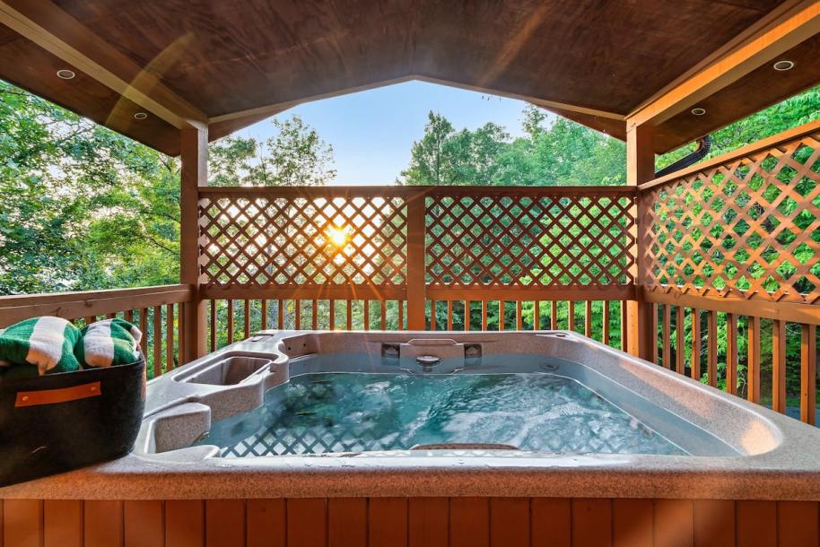 Entire cabin in Pigeon Forge, Tennessee 8 guests3 bedrooms4 beds3 baths-0
