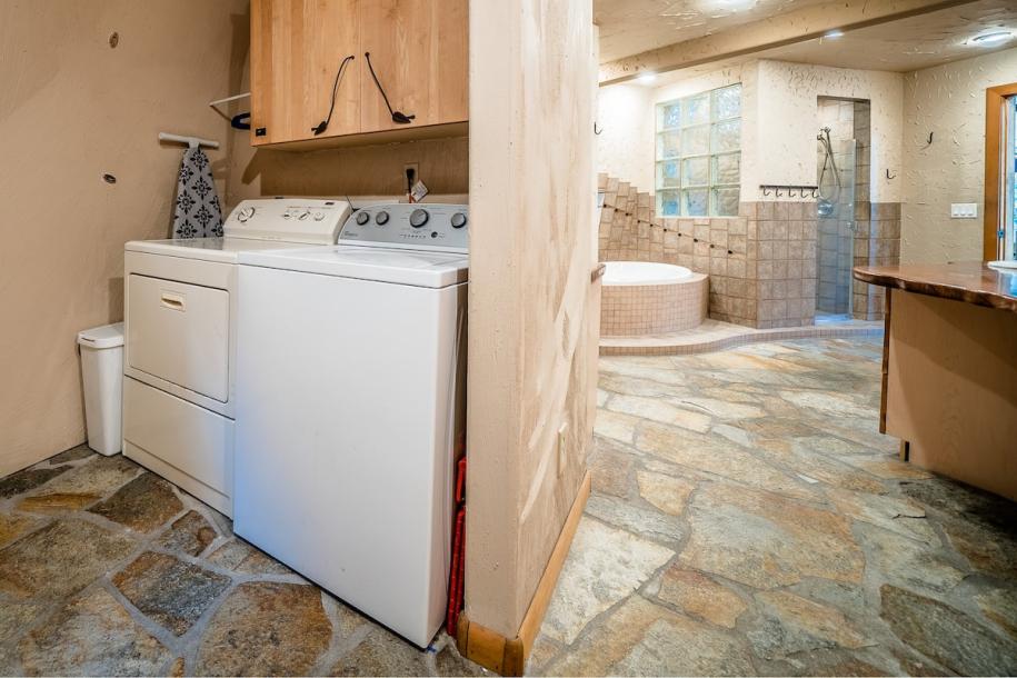 Dome in Estes Park, Colorado 6 guests3 bedrooms4 beds2.5 baths-3