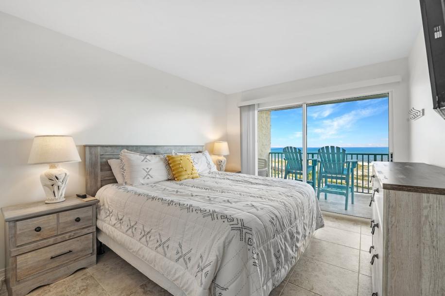 Entire condo in Gulf Shores, Alabama 6 guests2 bedrooms3 beds2 baths-11