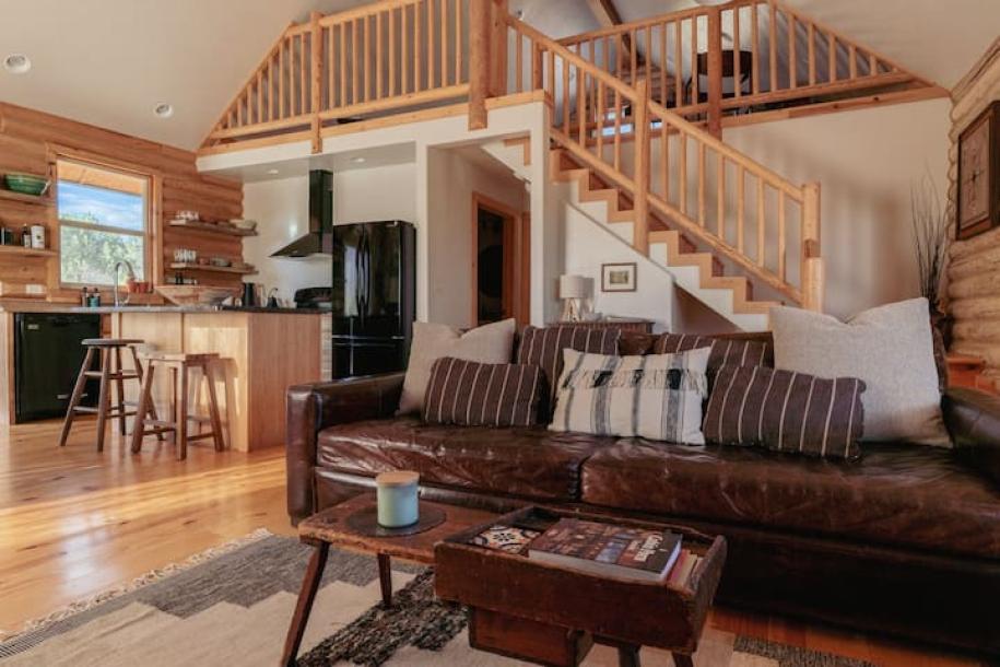 Entire cabin in Kanab, Utah, United States 4 guests2 bedrooms2 beds2 baths-15