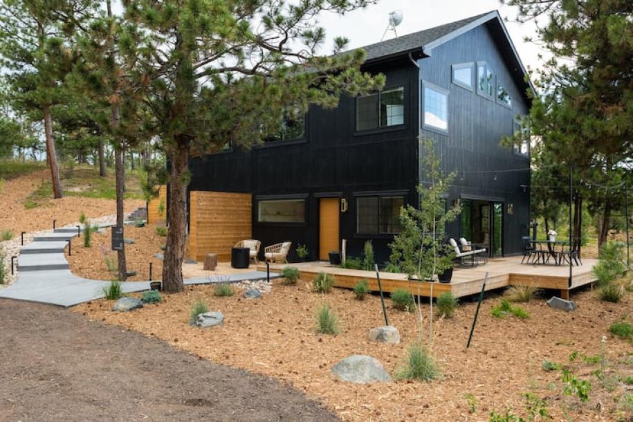 Entire cabin in Colorado Springs, Colorado 5 guests2 bedrooms3 beds1 bath-0