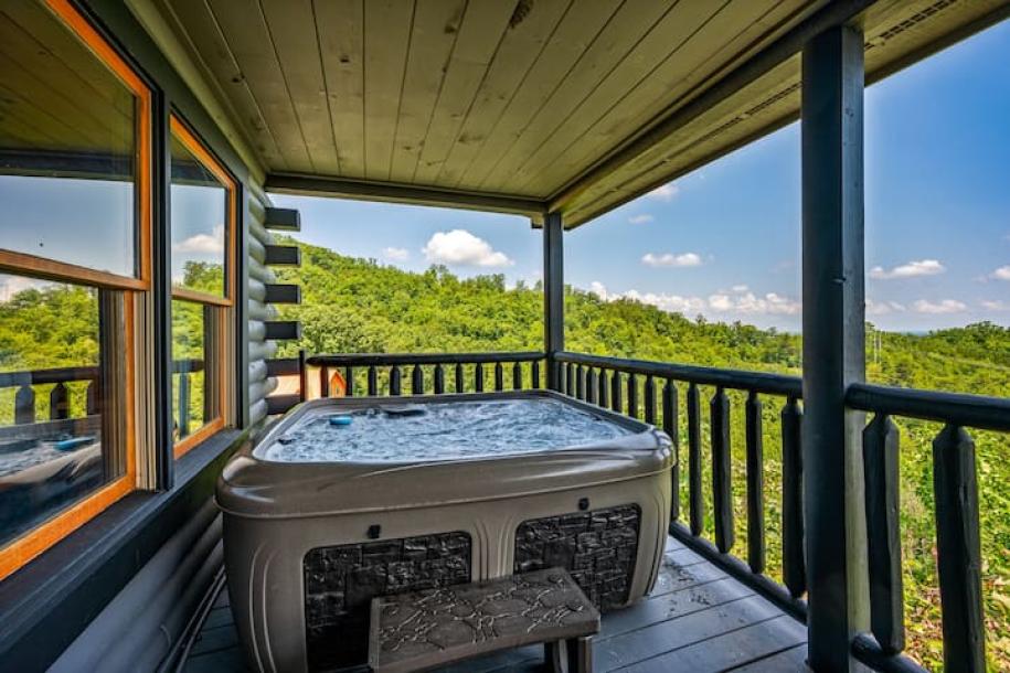 Entire cabin in Pigeon Forge, Tennessee 2 guests1 bedroom1 bed1 bath-12
