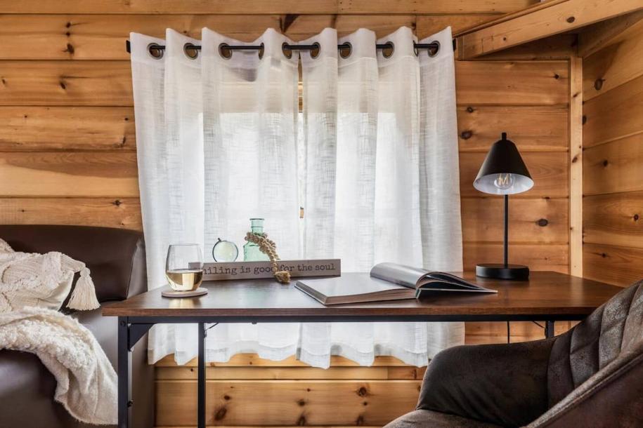 Entire cabin in Sevierville, Tennessee 6 guests1 bedroom3 beds2.5 baths-14